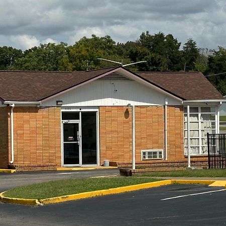 Travel Inn By Oyo Danville Us-29 Zewnętrze zdjęcie