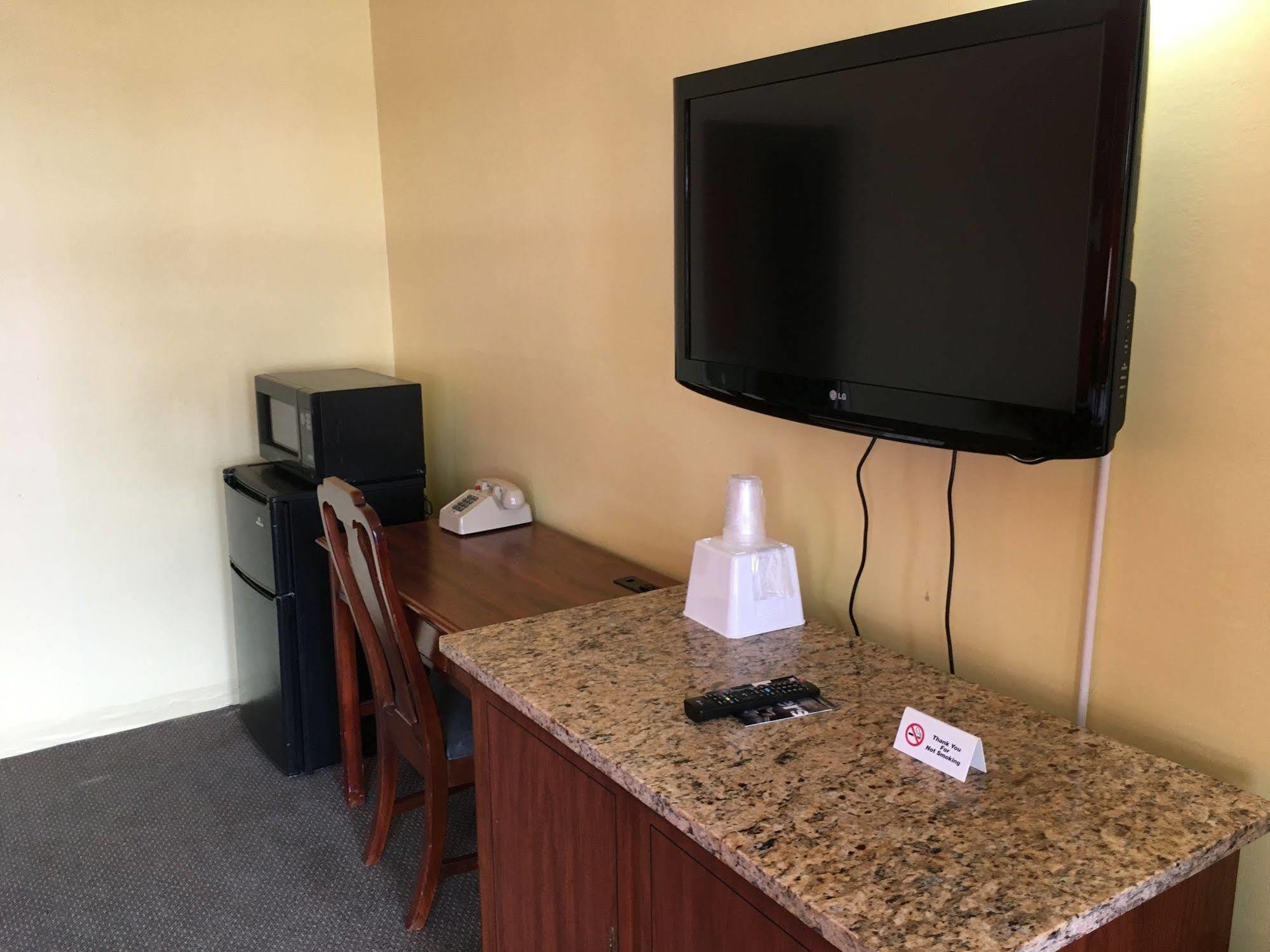 Travel Inn By Oyo Danville Us-29 Zewnętrze zdjęcie